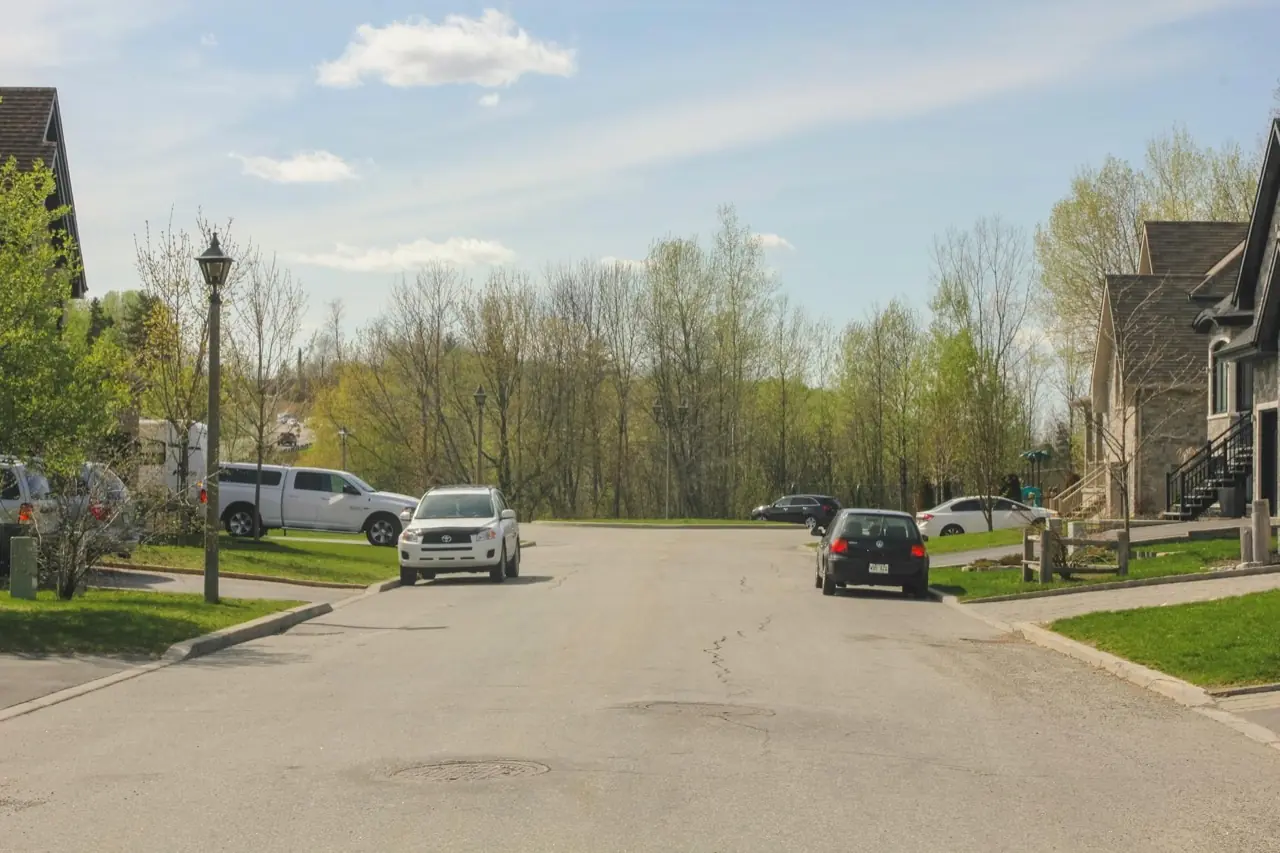 Residential neighbourhood in Laval, Quebec with suburban homes — crowd control services in Laval